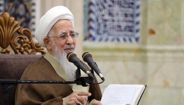 توصیه آیت الله جوادی آملی به مسئولان کشور: اگر میان دولت و ملت شکاف ایجاد شود، اساس نظام آسیب میبیند/به مردم وعدههای صادق بدهید