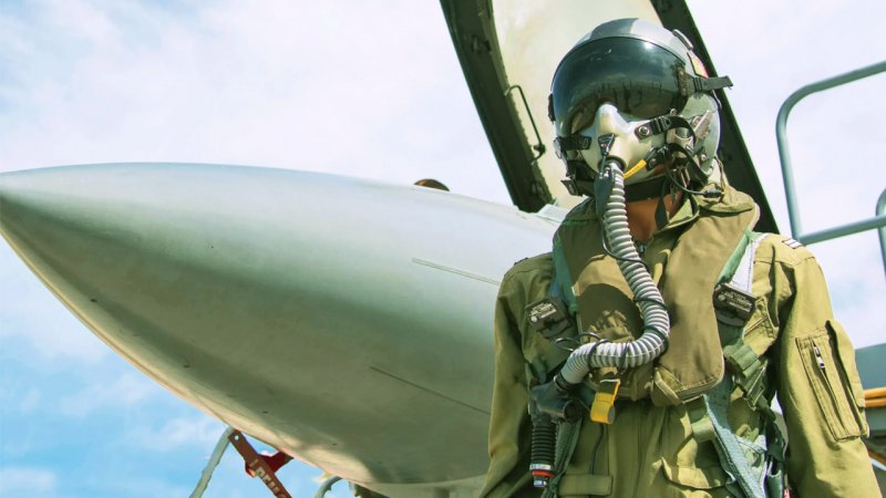 خلبانان چقدر حقوق میگیرند؟