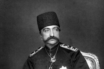 خاطرات ناصرالدین‌شاه قاجار: روضه‌خان آمد اندرون روضه خواند، زیاد گریه شد