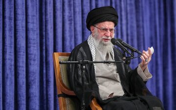 جمهوری اسلامی با مذاکرات مخالف است؟/ بررسی تجربههای تاریخی مذاکره با آمریکا در رسانه دفتر حفظ و نشر آثار رهبری