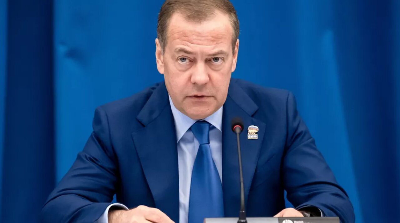 هشدار مدودف: ارسال تاماهاوک عاقبتی خوش برای هیچکس بهویژه ترامپ نخواهد داشت / چگونه تشخیص دهیم که کلاهک متعارف است یا هستهای؟