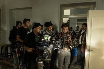 کورس دو خودرو در جردن حادثه‌ساز شد/ جزئیات حادثه برای دستیار کارگردان «بیست و یک»