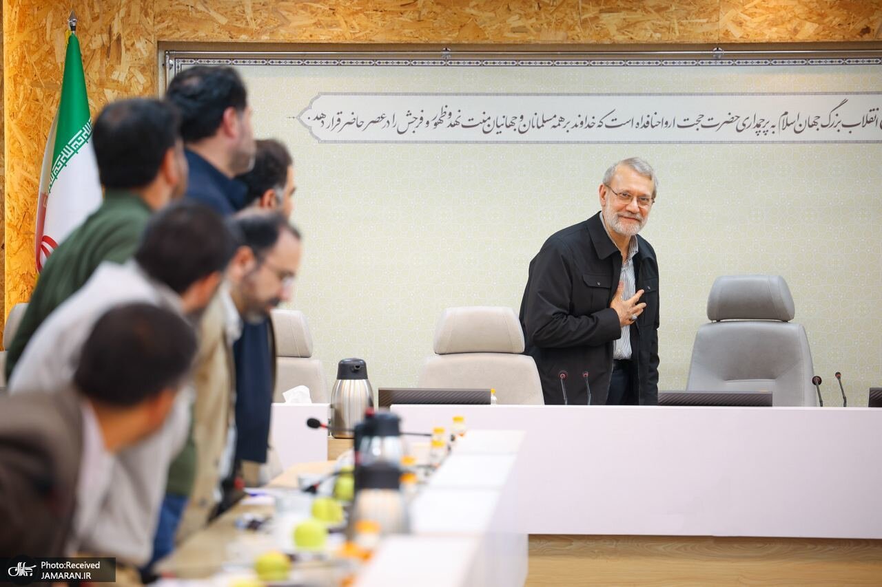 خنده و جدیت علی لاریجانی در دیدار با اهالی علوم انسانی + تصاویر