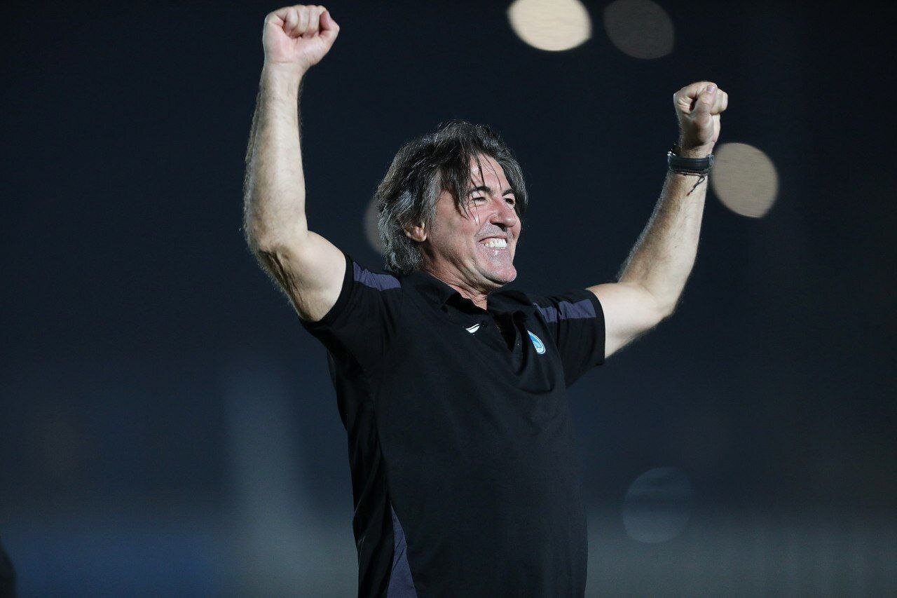 عکس| خوشحال‌ترین سرمربی لیگ ایران؛ مشت‌های گره کرده ساپینتو بعد از برد بزرگ