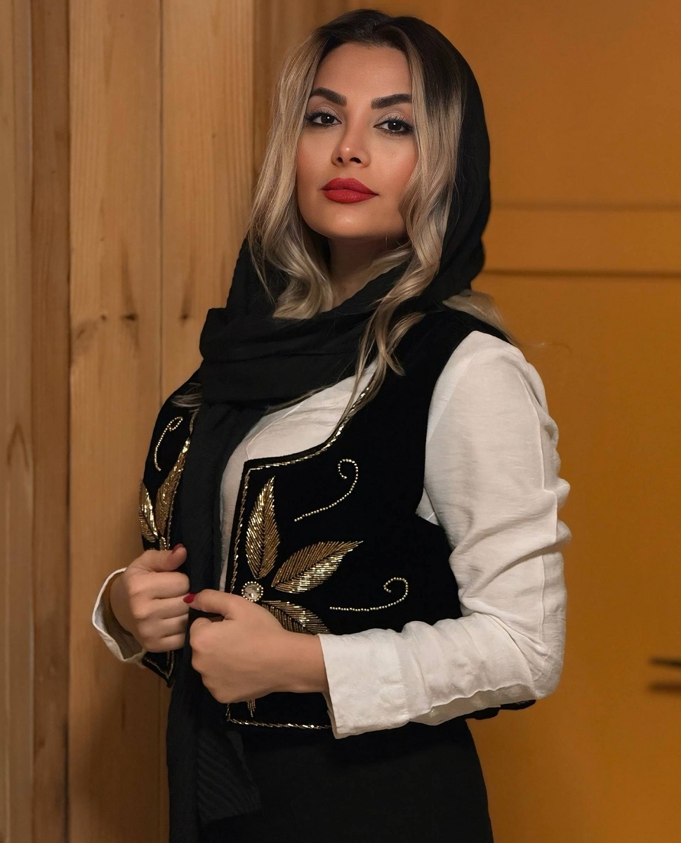 درخشش مونا فائزپور در فضای مجازی 1