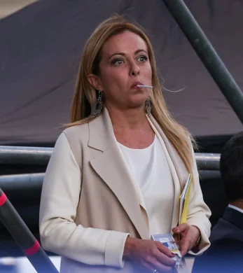 علاقه جورجیا ملونی به سیگار