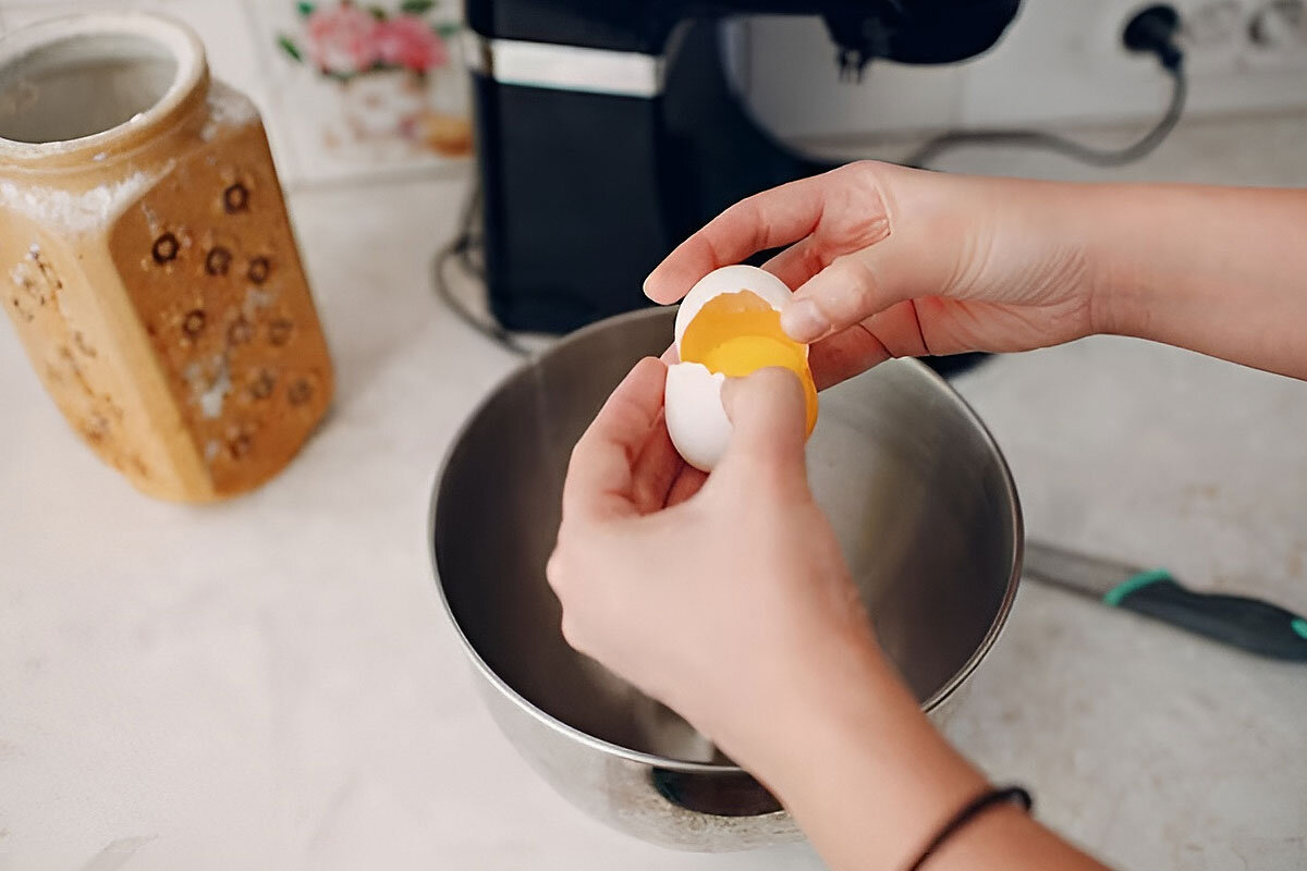 بهترین روش برای از بین بردن بوی تخم مرغ در کیک