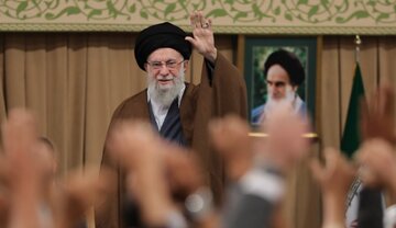 رهبر انقلاب: تسخیر سفارت باعث کشف توطئه و خطری بزرگ علیه انقلاب شد