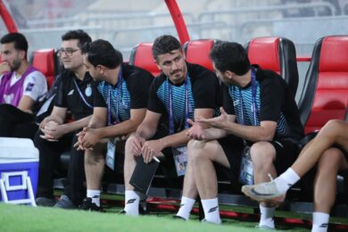 عکس| وریا غفوری روی نیمکت استقلال در آسیا نشست