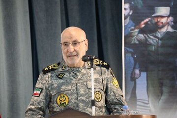 مقام نظامی: آمریکا طی دهههای اخیر با ایجاد پایگاه نظامی،کودتا، دخالت در انتخابات و راهاندازی انقلابهای مخملی بزرگترین عامل بحرانهای جهانی بوده است