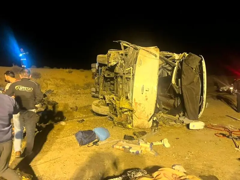 واژگونی اتوبوس در نزدیکی نطنز ۱۳ کشته برجا گذاشت