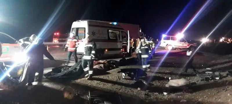 واژگونی اتوبوس در نزدیکی نطنز ۱۳ کشته برجا گذاشت