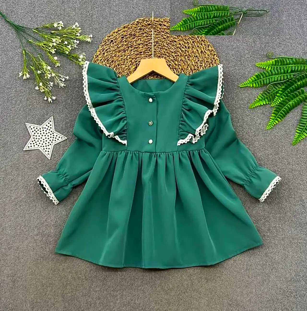 پیراهن مخمل سبز بچگانه