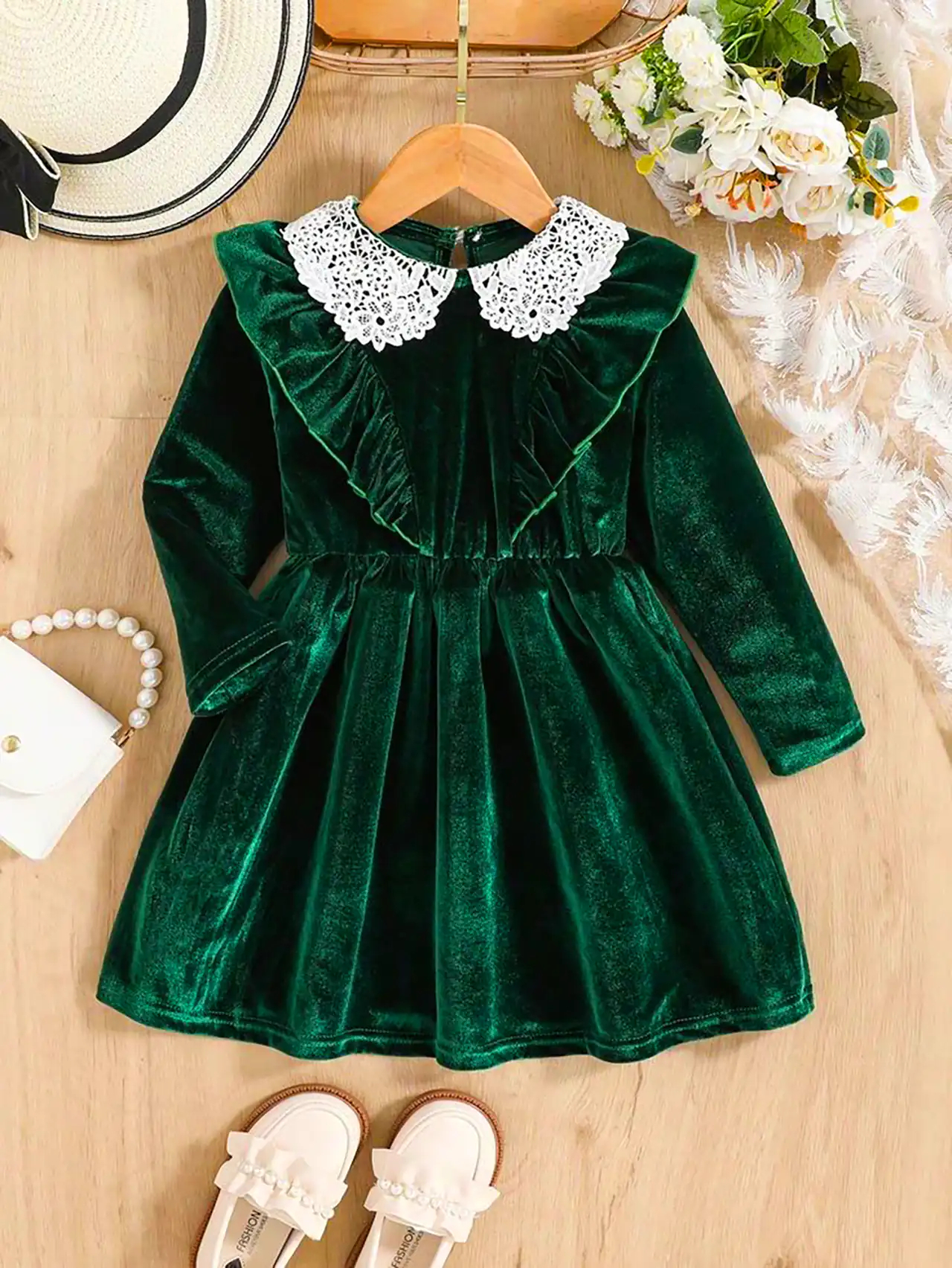 پیراهن مخمل سبز بچگانه