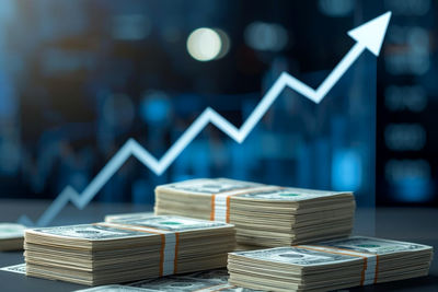 دلار در قله تاریخی | افزایش قیمت 2440 تومانی در یک روز | دلار مبادلهای 32 هزار تومان گران شد