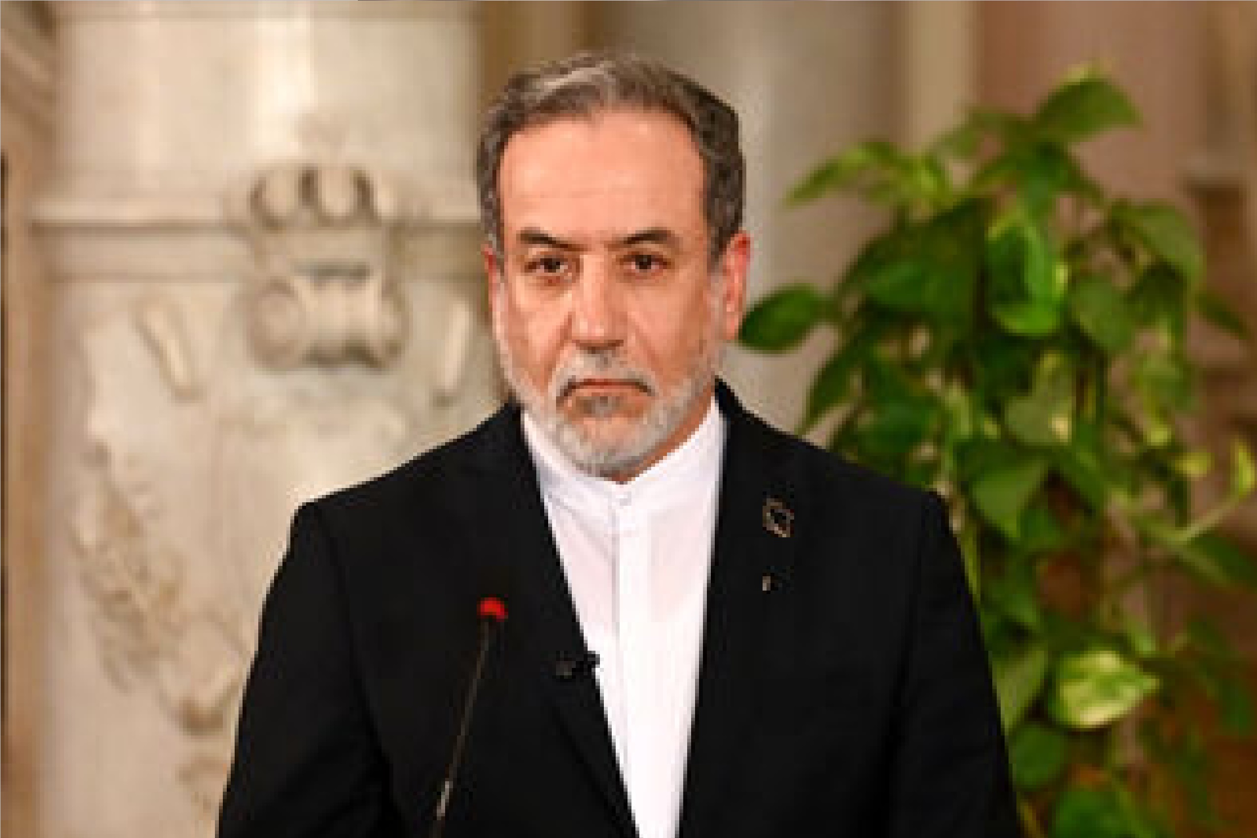 عراقچی: جنگی بین ما و امریکا صورت بگیرد حتما به پایگاههای نظامی امریکا حمله کنیم + فیلم