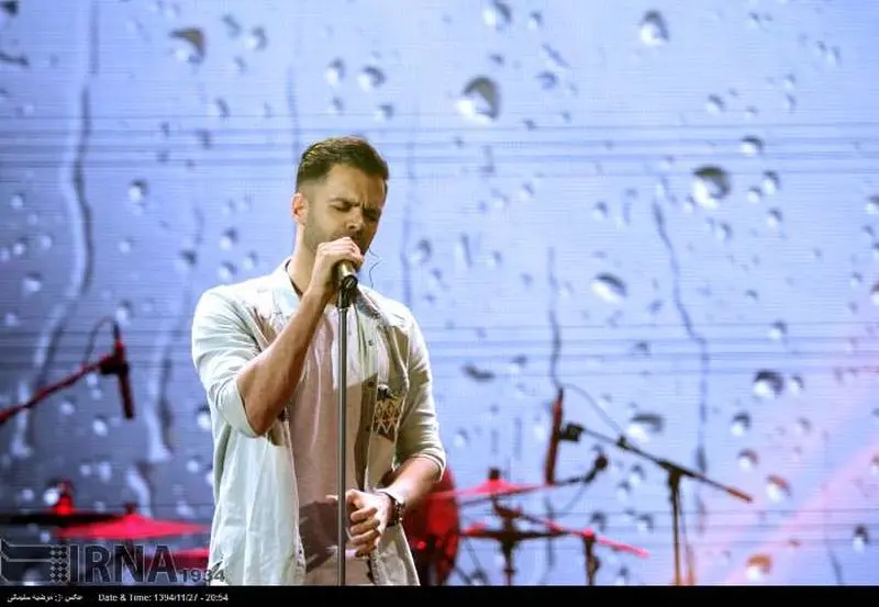 خزان را با روایت محسن چاوشی، رضا صادقی و سیروان خسروی بشنویم