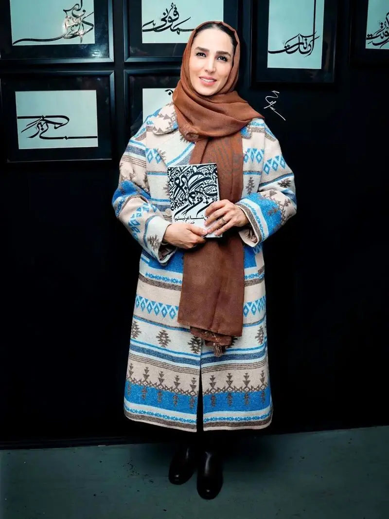 سوگل طهماسبی، بازیگر سینما و تلویزیون، در مراسم رونمایی کتاب