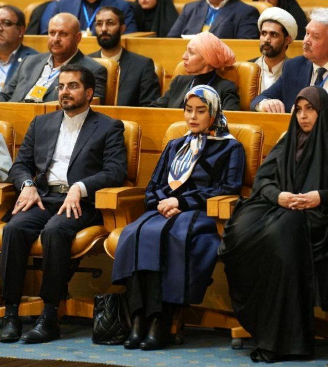 تصویری از دختر سردار سلیمانی و همسر عباس عراقچی در کنار هم با ژست یکسان! + عکس