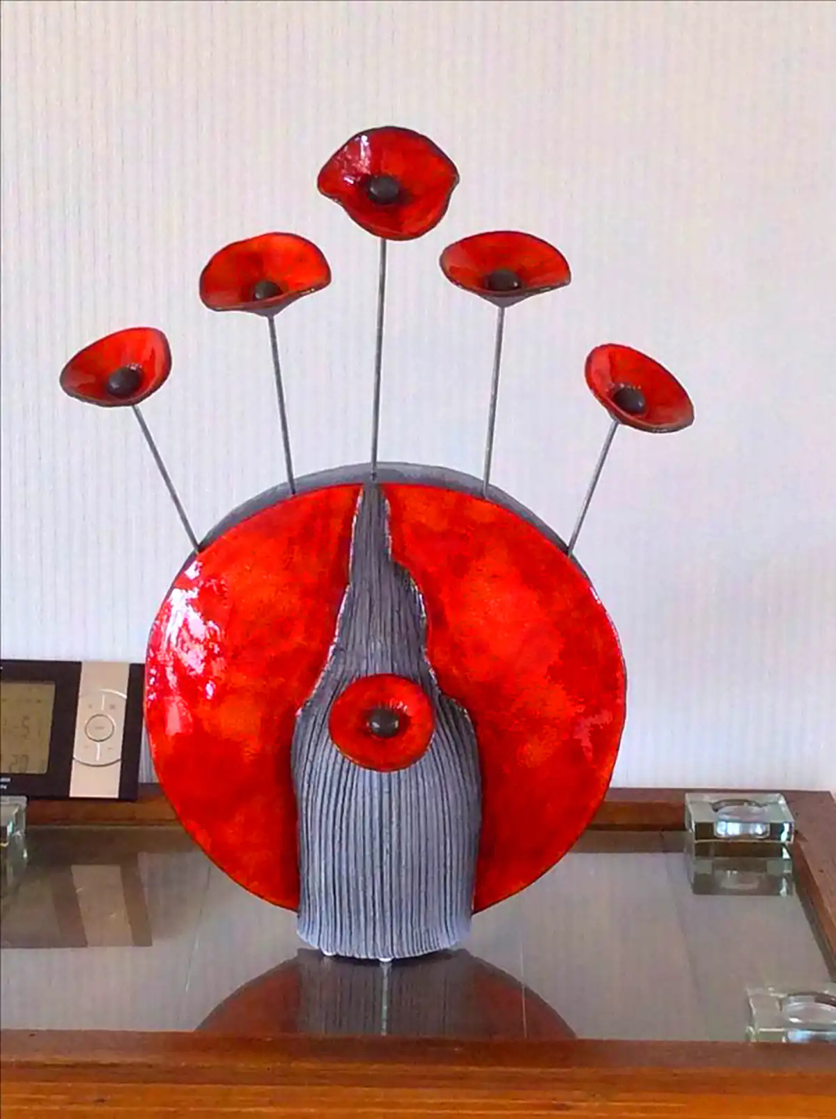 دکوری گل لاله سرامیکی قرمز