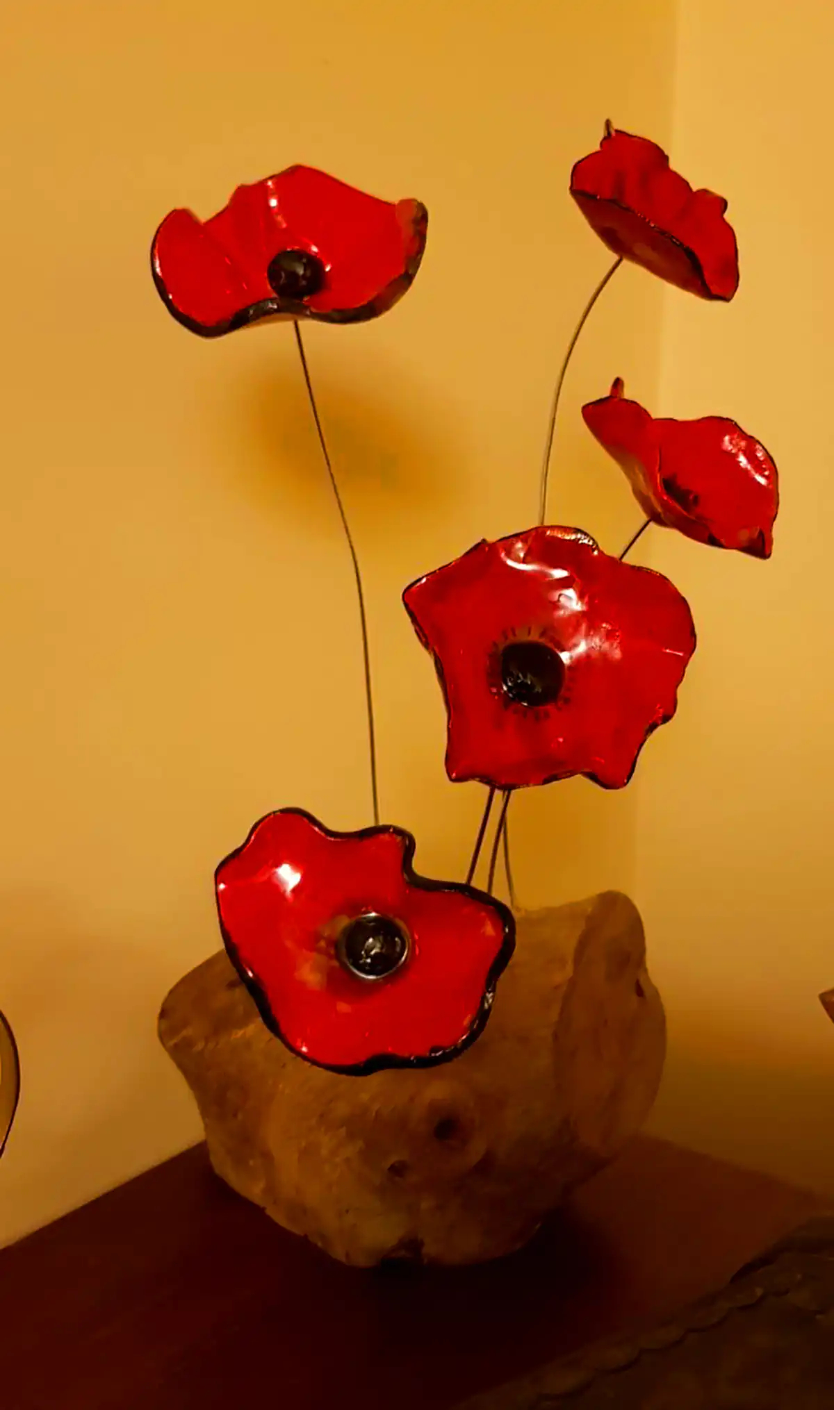 دکوری گل لاله سرامیکی قرمز