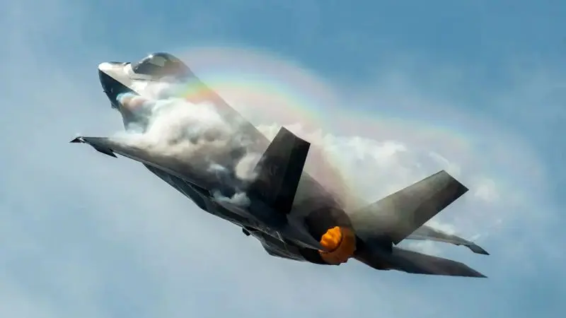 F-35A-Fighter-at-Air-Show-Making-Air-1024x576