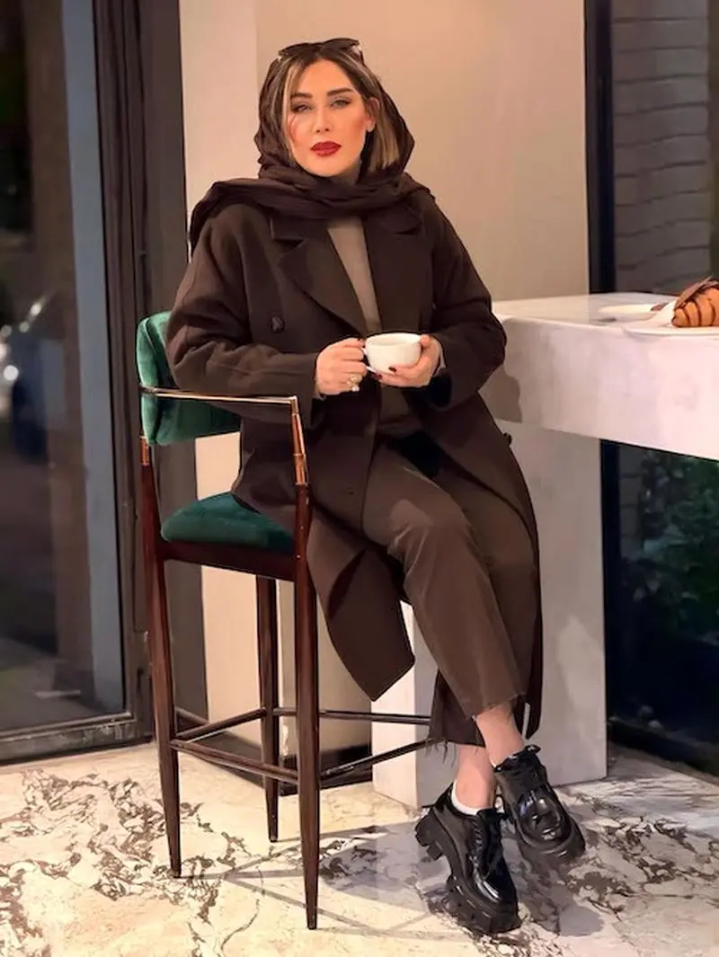 استایل قهوهای سارا منجزیپور