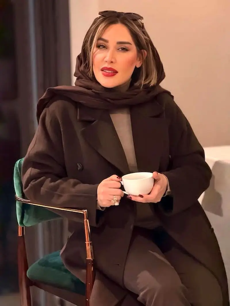 استایل قهوهای سارا منجزیپور