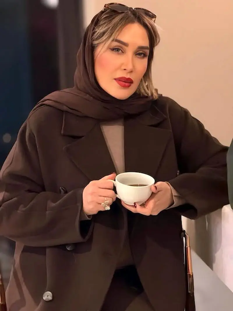 استایل قهوهای سارا منجزیپور