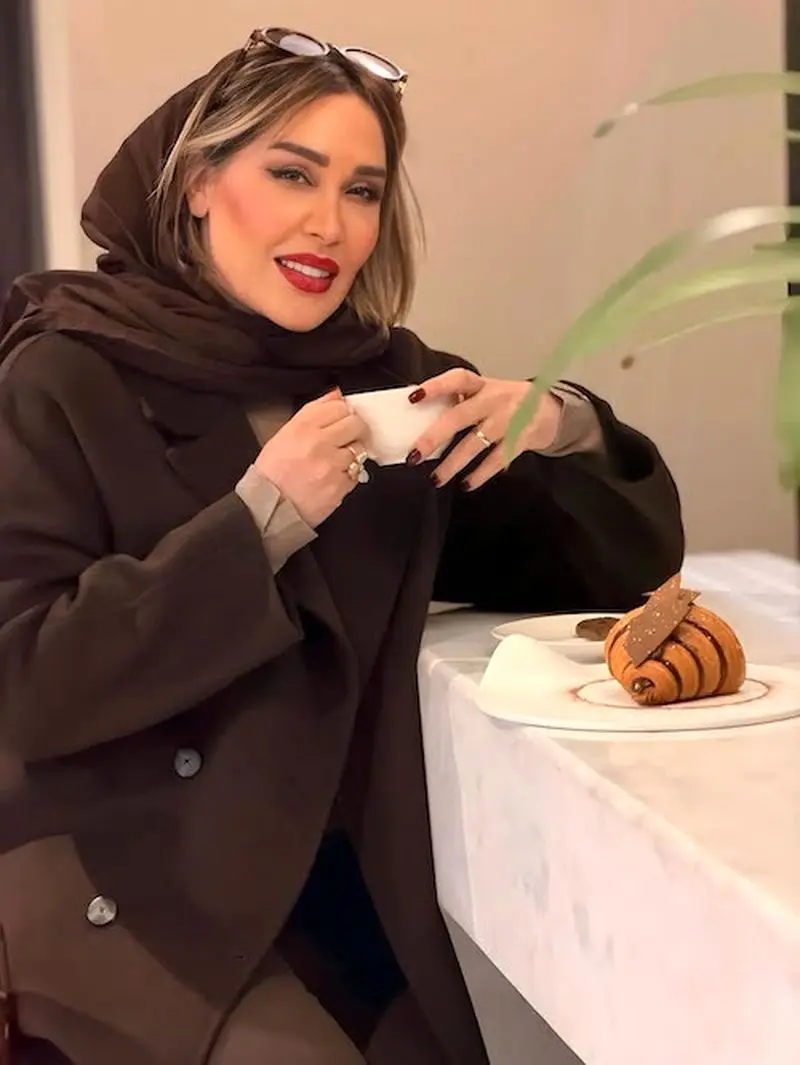 استایل قهوهای سارا منجزیپور