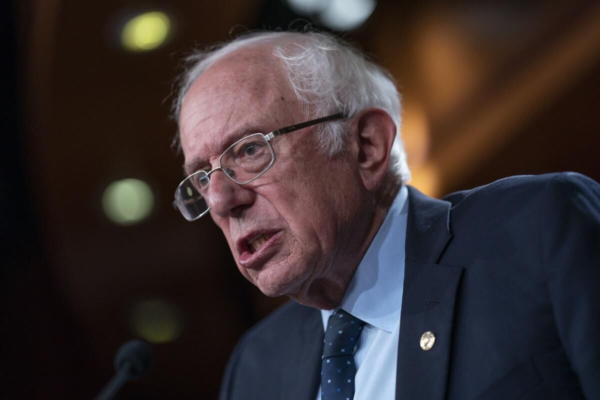 انتقاد شدید برنی سندرز از اقدام جنگ طلبانه ترامپ در ونزوئلا/ پس شعار "اول آمریکا" چه شد؟!