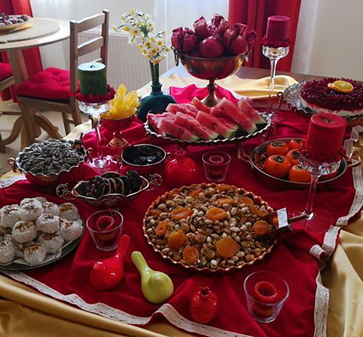 تزیین میز شب یلدا ساده و شیک