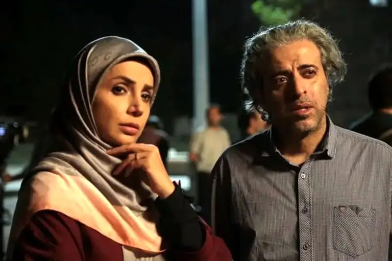 بیگانه ای با من است