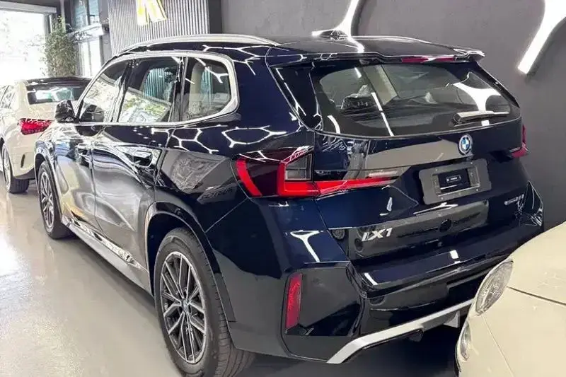 بیامو iX1 2025 - نمای عقب