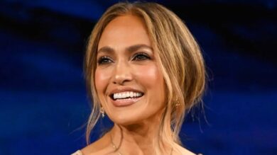 تصویر جالب از گردش جنیفر لوپز با پسر بزرگ استخوانیش!+ عکس