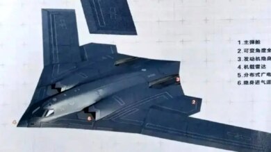 H-20 چین یک پروژه جاهطلبانه برای توسعه یک بمبافکن استراتژیک دوربرد و رادارگریز است که طراحی بالپرندهای مشابه با بمبافکنهای رادارگریز آمریکایی، از جمله B-2 Spirit و نسل بعدی B-21 Raider، دارد. این بمبافکن قرار است قادر به حمل هر دو نوع محموله متعارف و هستهای باشد که شامل موشکهای کروز دوربرد و مهمات دقیق میشود.