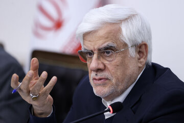 عارف هشدار داد: بی‌توجهی به ریشه حوادث، فاصله ناآرامی‌ها را کوتاه‌تر می کند/ باید بررسی شود چرا جوانان کشور در برابر یکدیگر قرار گرفتند