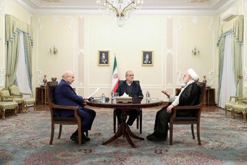 چه باید کرد؟ اصلاحات سیاسی یا اصلاحات اقتصادی؟ مقاومت یا توافق جامع؟