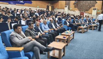 تجلیل از افتخارآفرینان دبیرستان نمونه دولتی آیت الله خامنهای بندرعباس