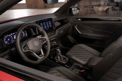 این شاسیبلند، سقف بازشونده دارد