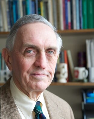 هرساله حدود 2 میلیارد نفر رشوه به مقامات دولتی می دهند / کتاب «حکمرانی بد و فساد» را بخوانیم