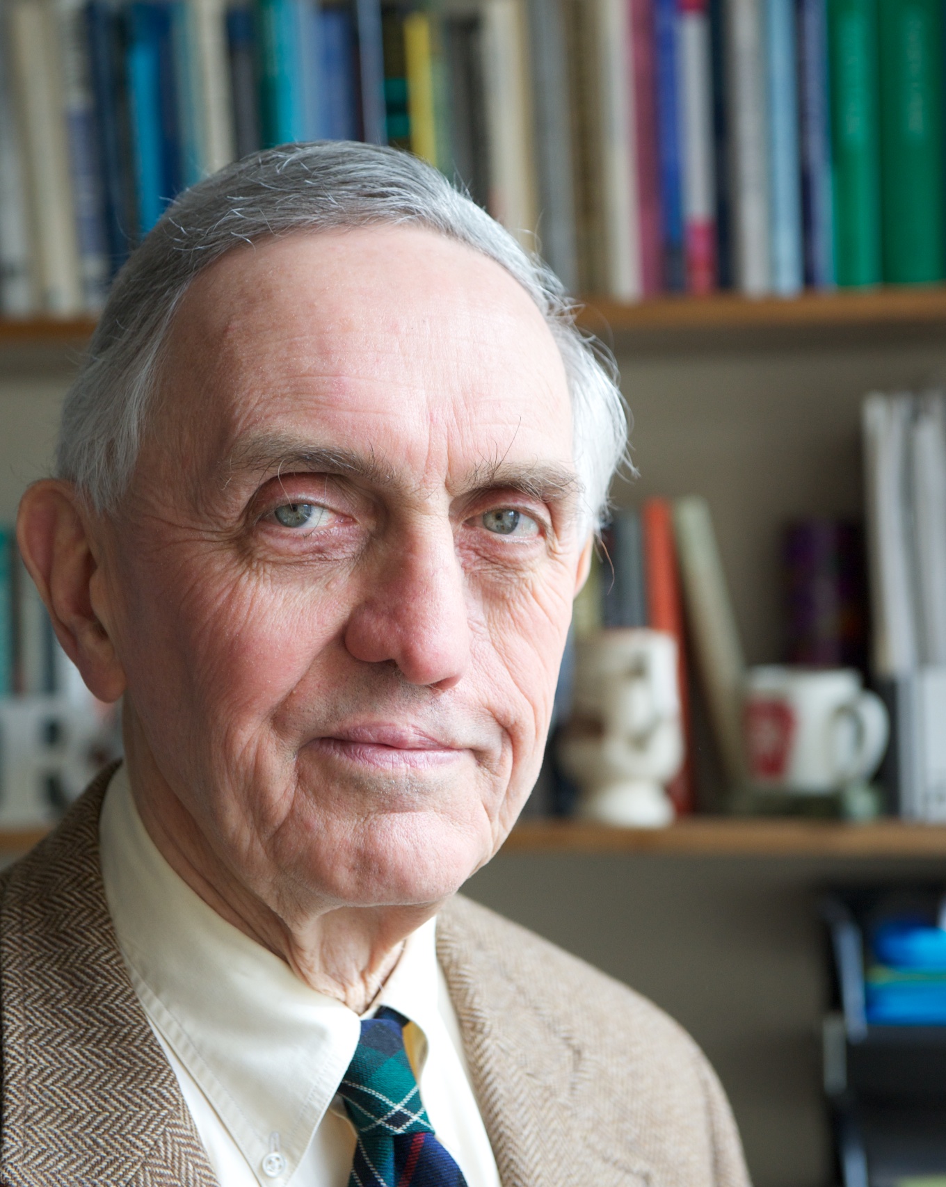 هرساله حدود 2 میلیارد نفر رشوه به مقامات دولتی می دهند / کتاب «حکمرانی بد و فساد» را بخوانیم